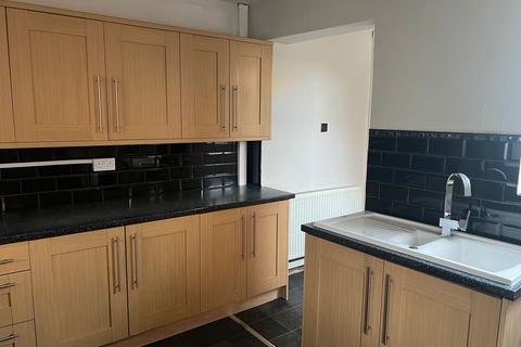 2 bedroom terraced house to rent, Chestnut Avenue, Montrose Street, Hull HU8