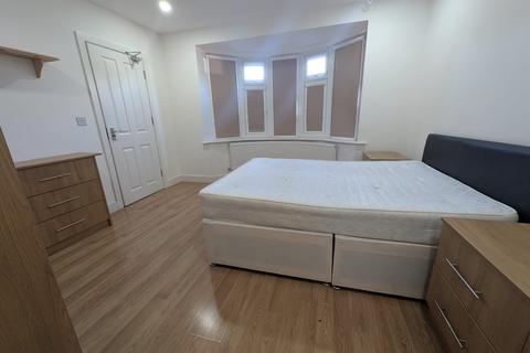 Studio to rent, Room 1, Hayes, UB2
