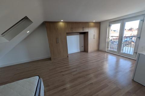 Studio to rent, Room 5, Hayes, UB2