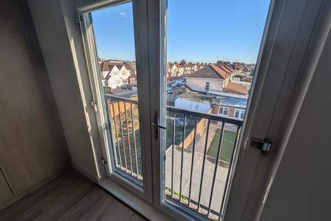 Studio to rent, Room 5, Hayes, UB2
