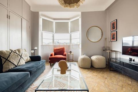 4 bedroom flat to rent, Charlotte Street, W1T