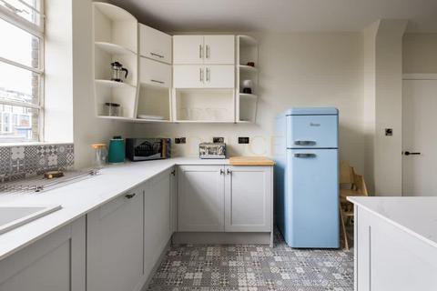 4 bedroom flat to rent, Charlotte Street, W1T