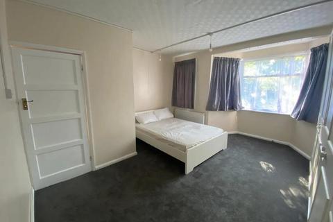 2 bedroom flat to rent, Barnhill Road, Wembley