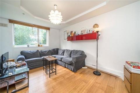 2 bedroom flat to rent, Scrutton Close, London SW12
