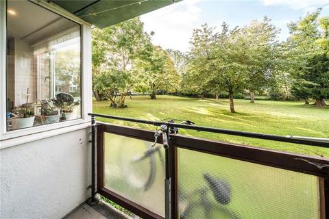 2 bedroom flat to rent, Scrutton Close, London SW12
