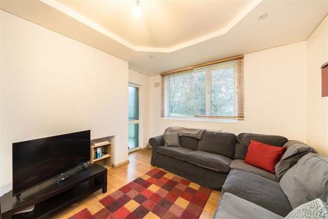 Scrutton Close, London SW12