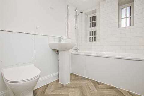 2 bedroom flat to rent, Meadway Court, Meadway, Hampstead Garden Suburb, NW11