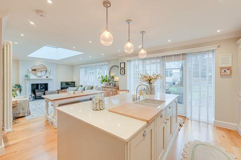 3 bedroom apartment for sale, Burnham Road, Leigh-on-sea, SS9