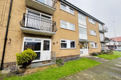 2 bedroom flat to rent, South Lawn, Blackpool, Lancashire