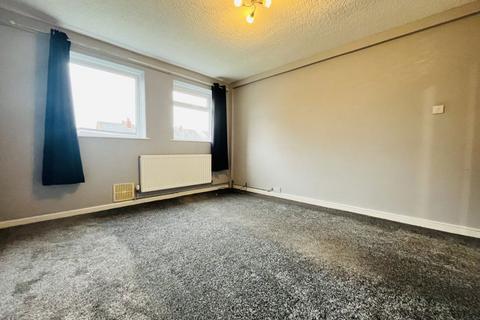 2 bedroom flat to rent, South Lawn, Blackpool, Lancashire