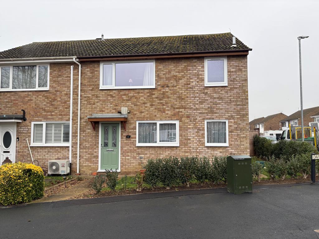 Hayling Avenue, Little Paxton, St. Neots, PE19 6 H