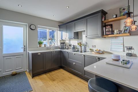 4 bedroom semi-detached house for sale, Barnett Close, Kingswinford, DY6 9PW