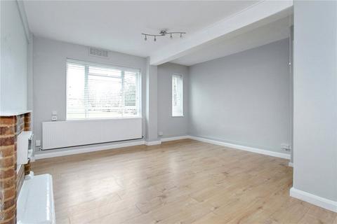 Studio to rent, Avenell Road, London, N5