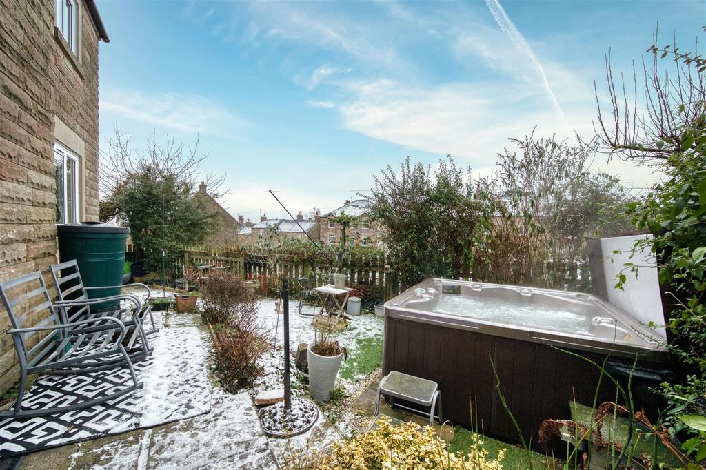 Rear Garden - hot tub.jpg