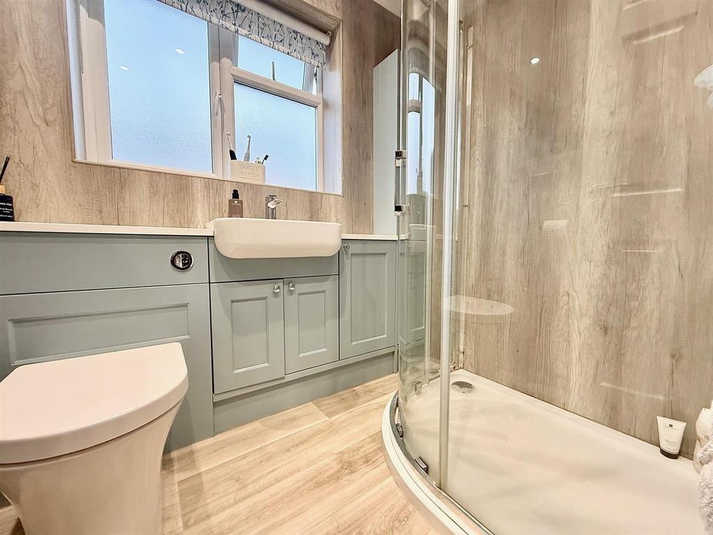 Shower room 2