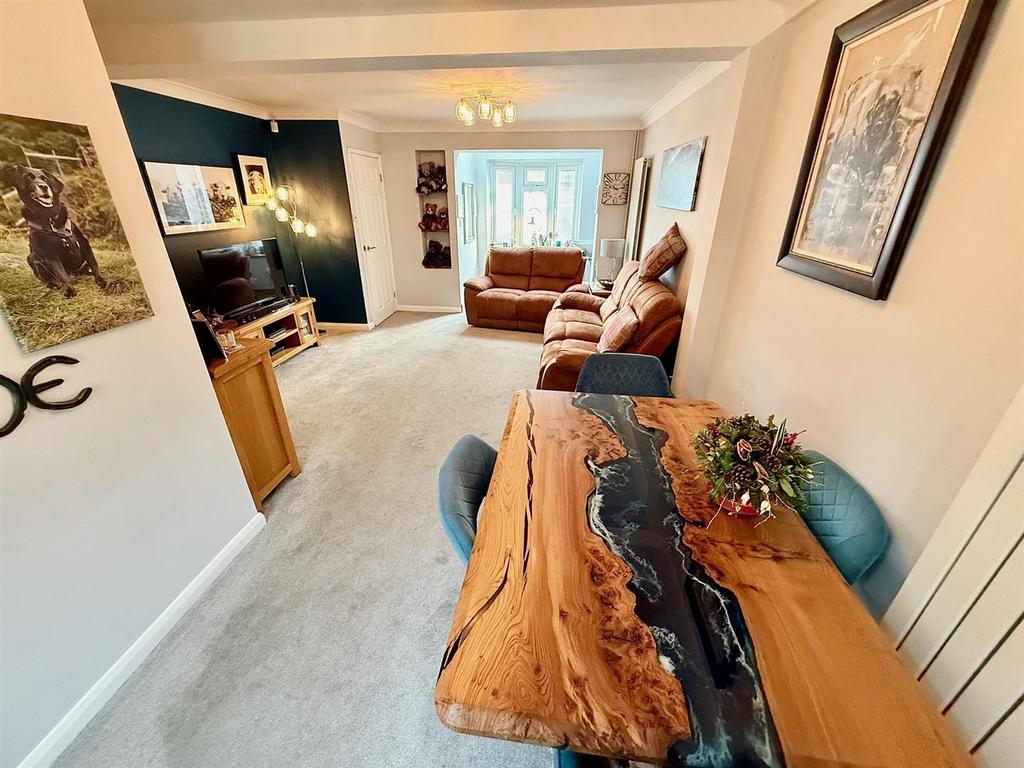 Dining &amp; living room area