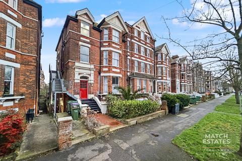 2 bedroom flat for sale, Earls Avenue, Folkestone CT20