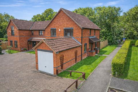 4 bedroom detached house to rent, Bignell Croft, Milton Keynes MK5