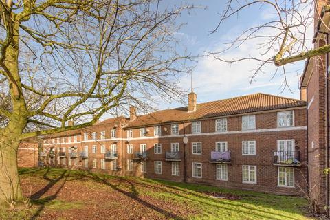 3 bedroom maisonette to rent, Sheaveshill Court, Colindale, London, NW9