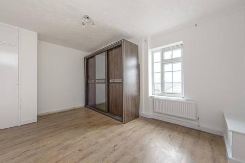 3 bedroom maisonette to rent, Sheaveshill Court, Colindale, London, NW9