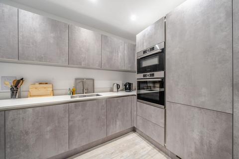 2 bedroom flat to rent, 8 Valley Road Brockley SE14