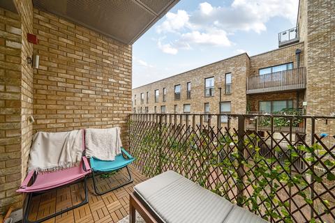 2 bedroom flat to rent, 8 Valley Road Brockley SE14