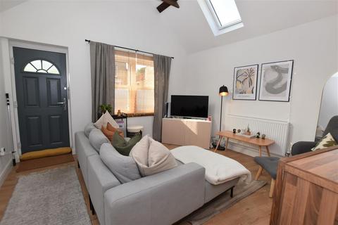 1 bedroom apartment to rent, Church Street, South Cave