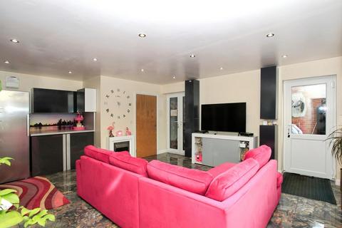 5 bedroom detached house for sale, Manor Drive, Peterborough PE4