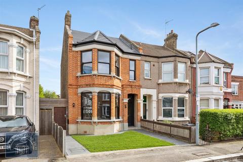 2 bedroom flat to rent, Lonsdale Road, Wanstead