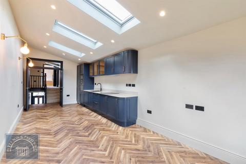2 bedroom flat to rent, Lonsdale Road, Wanstead