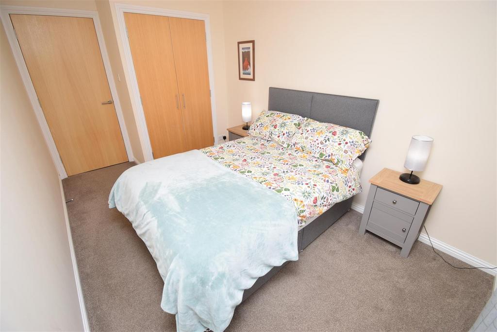 Bedroom two (2).jpg