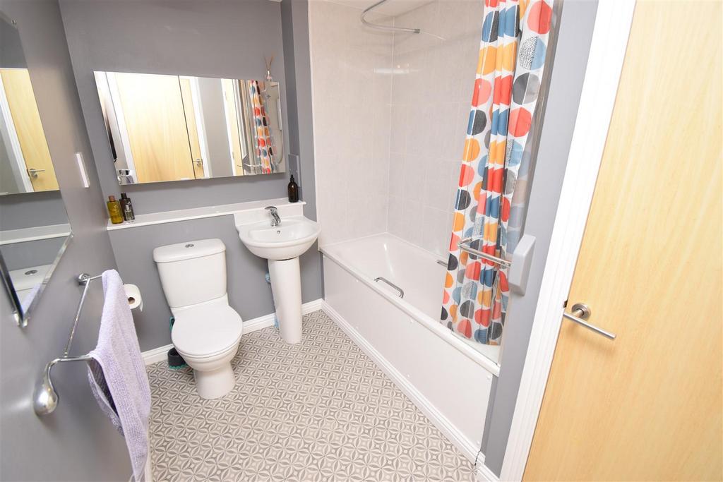 BATHROOM..jpg