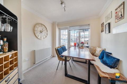 3 bedroom end of terrace house for sale, Sandalwood, Surrey GU2