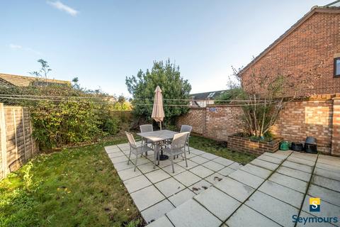 3 bedroom end of terrace house for sale, Sandalwood, Surrey GU2