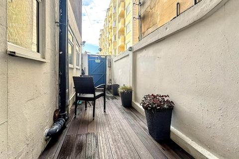 2 bedroom flat for sale, Lascelles Terrace, Eastbourne