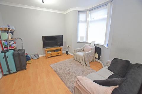 2 bedroom flat to rent, Caerphilly Road, Cardiff