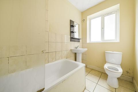 2 bedroom flat to rent, Chinbrook Road London SE12