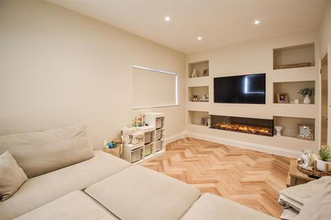5 bedroom detached house for sale, Wyatts Green Road, Wyatts Green, Brentwood