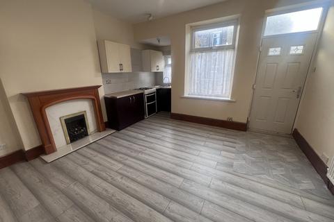 4 bedroom terraced house to rent, Hilton Road, Bradford BD7