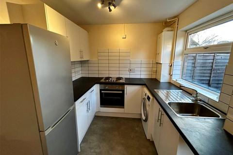 2 bedroom terraced house to rent, Hurricane Way, Reading RG5