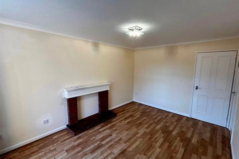 2 bedroom terraced house to rent, Hurricane Way, Reading RG5