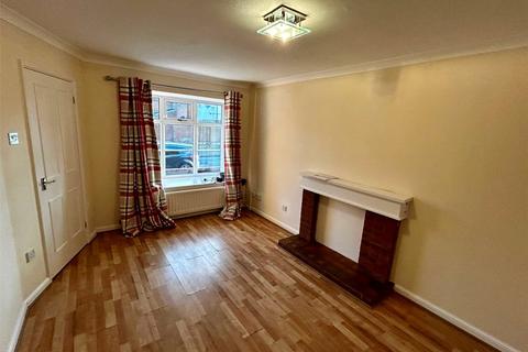 2 bedroom terraced house to rent, Hurricane Way, Reading RG5