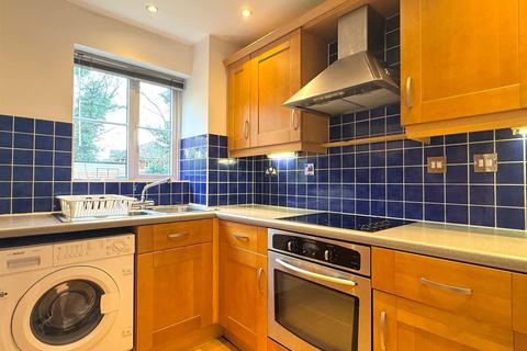 2 bedroom apartment to rent, Priestley Court, Princes Gate, High Wycombe HP13