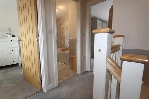 3 bedroom semi-detached house to rent, Little Meadow, Lymm, Warrington