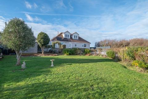 4 bedroom detached bungalow for sale, Newport Road, Niton