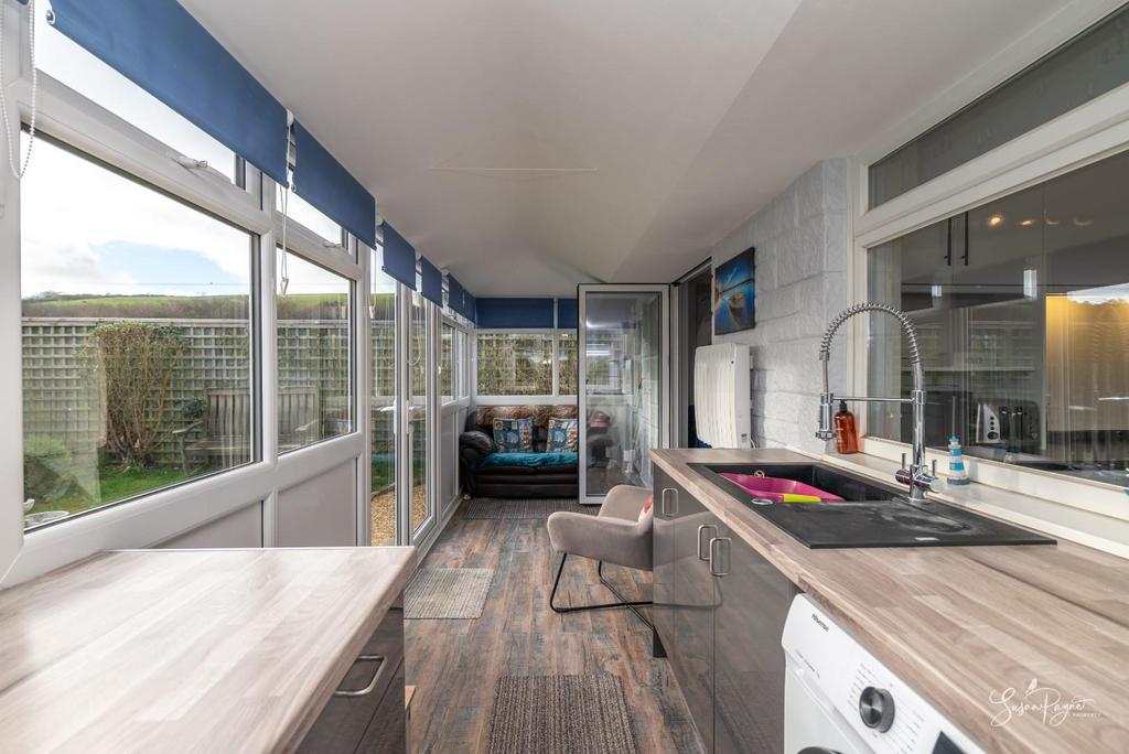Sunroom/Utility