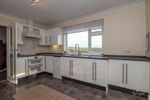 4 bedroom detached bungalow for sale, Newport Road, Niton