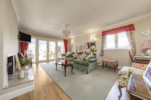 undefined, Queens Road, Datchet, Slough