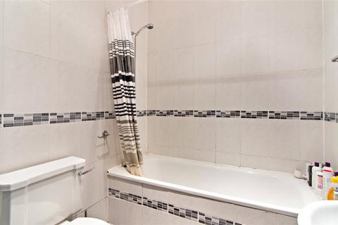 3 bedroom apartment to rent, Tooting Bec Road, London, SW17