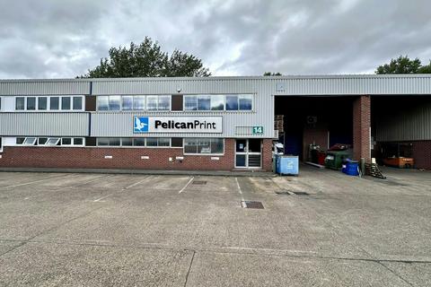 Distribution warehouse to rent, Farmbrough Clos Aylesbury HP20 1DQ